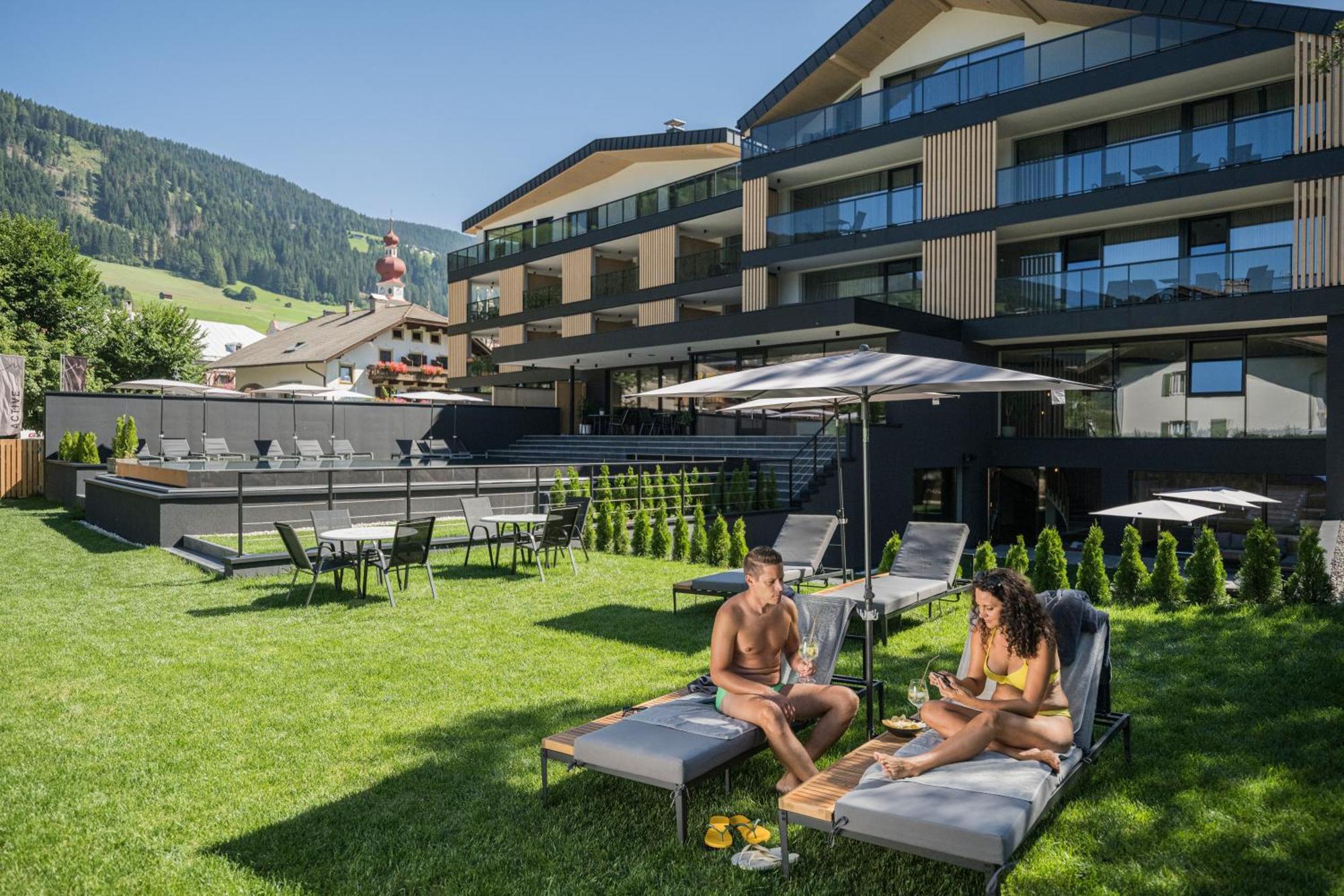 Montanaris Alpine - Active - Relax Hotel Villabassa Exterior photo