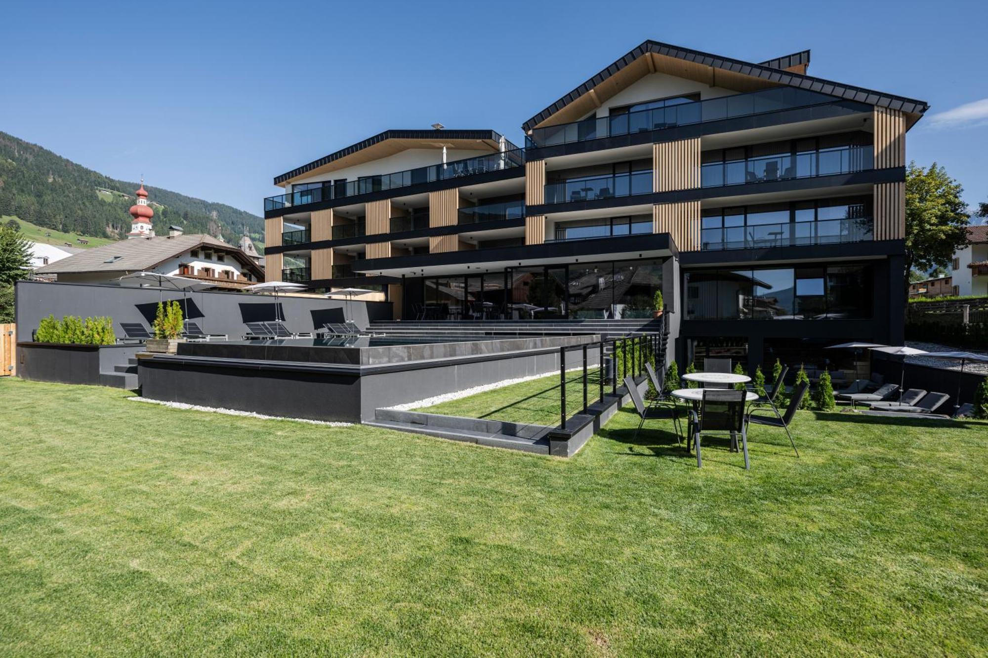 Montanaris Alpine - Active - Relax Hotel Villabassa Exterior photo