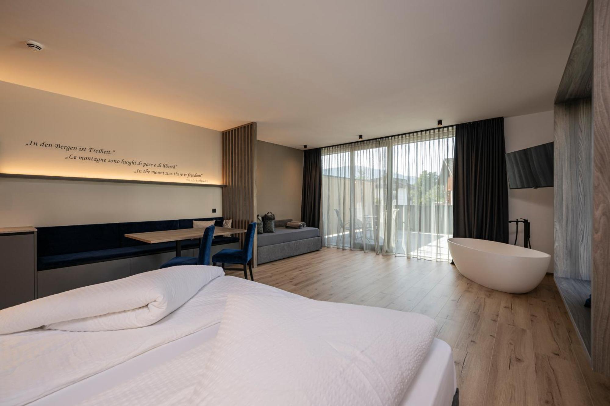 Montanaris Alpine - Active - Relax Hotel Villabassa Exterior photo
