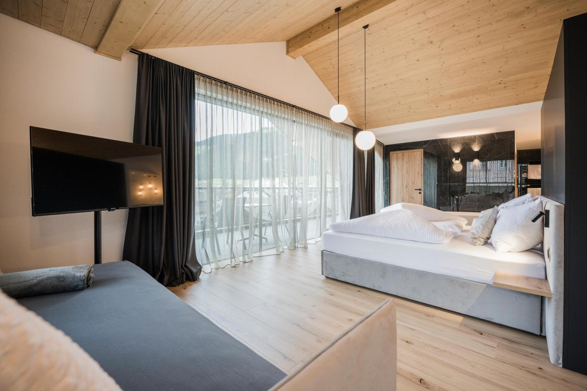 Montanaris Alpine - Active - Relax Hotel Villabassa Exterior photo